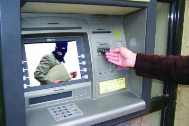 Trộm gần một nửa triệu gr từ cây ATM
