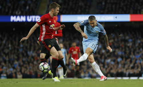 Fellaini nhận thẻ đỏ, Man Utd cầm hòa Man City