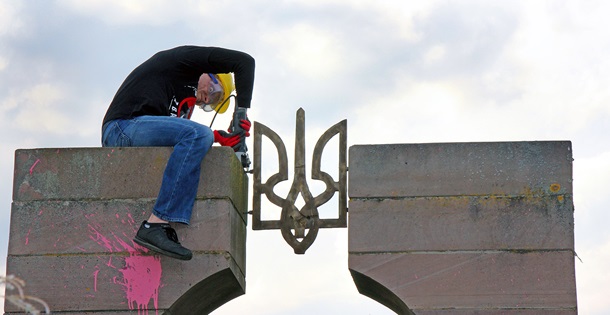 Bộ văn hoá Balan cho việc dỡ bỏ các bia tưởng niệm các binh sĩ УПА là đúng luật.