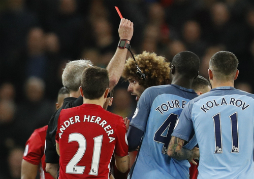 Fellaini nhận thẻ đỏ, Man Utd cầm hòa Man City