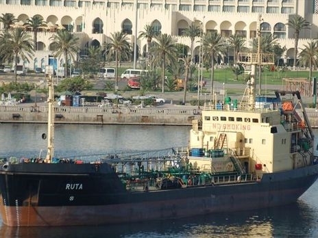 Tại Lybia, nổ súng bắt tàu hàng của Ukraine vì nghi chở hàng lậu.