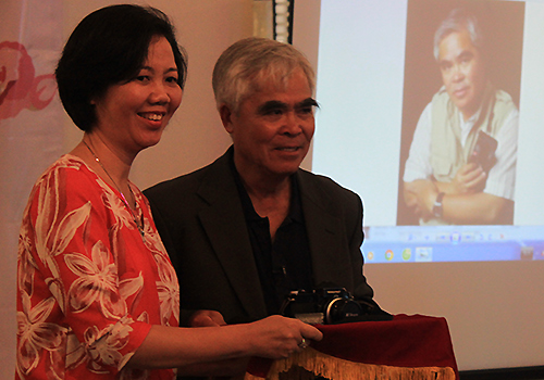 Nick Út tặng bức ảnh 'Em bé Napalm' cho bảo tàng Việt Nam