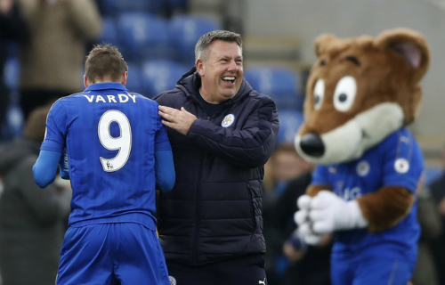 Leicester trụ lại Ngoại hạng Anh sớm ba vòng đấu