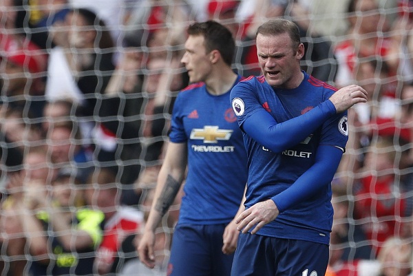 Ghi hai bàn trong ba phút, Arsenal đả bại Man Utd