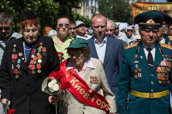 Tại Kiev, hơn 3 ngàn người diễu hành kỷ niệm ngày chiến thắng.