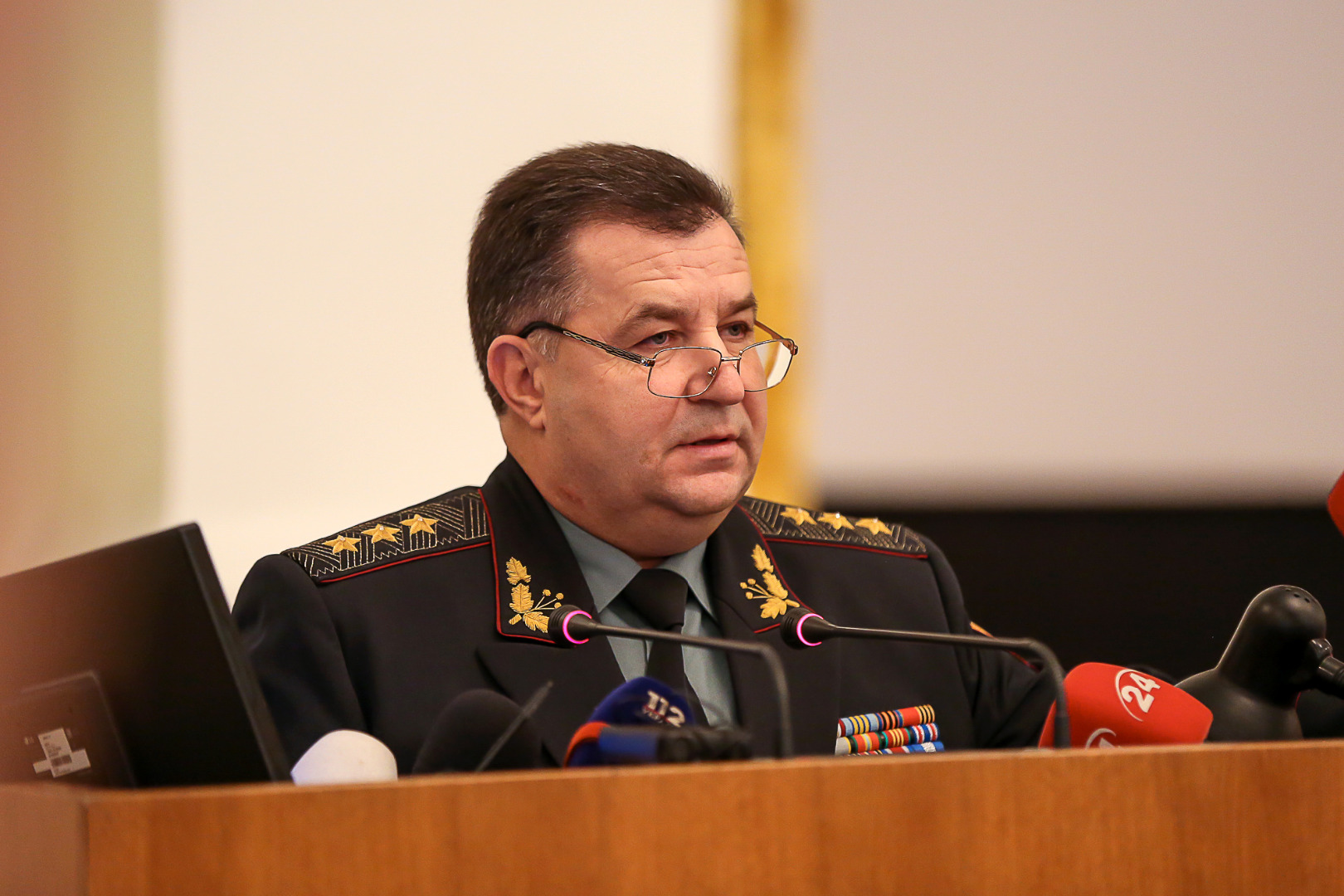 Bộ trưởng quốc phòng Ukraine Poltorak: Mỹ giúp đỡ nghiêm túc Ukraine