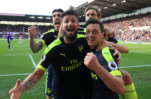 Đánh bại Stoke, Arsenal áp sát vị trí thứ tư