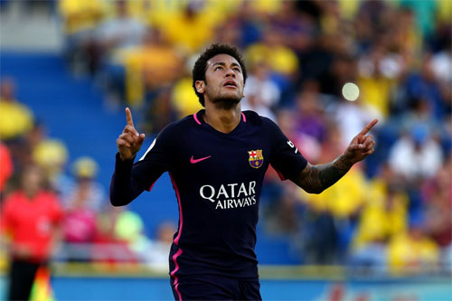 Neymar lập hat-trick, Barca giữ đỉnh bảng trong sức ép từ Real