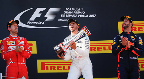 Hamilton lật ngược thế cờ, đánh bại Vettel tại Catalunya