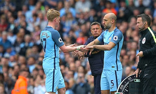 Man City chia tay Zabaleta, mở màn cuộc 'đại phẫu' đội hình