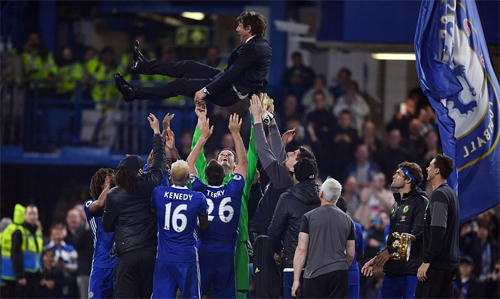Chelsea mừng chức vô địch bằng cuộc rượt đuổi với bảy bàn thắng