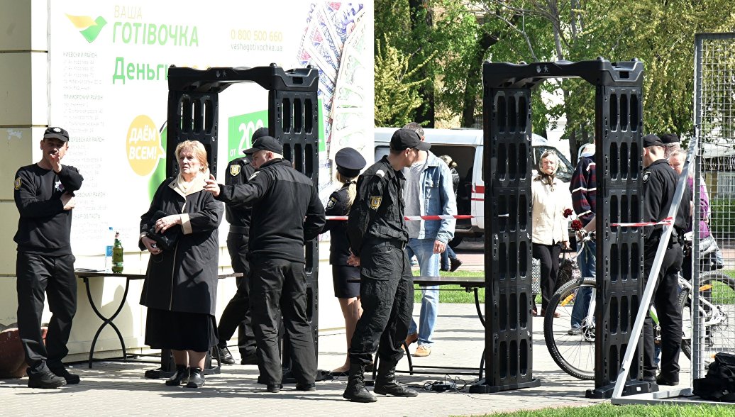 Tại Odessa, sơ tán 260 người ra khỏi hai toà nhà toà án vì bị đặt mìn.