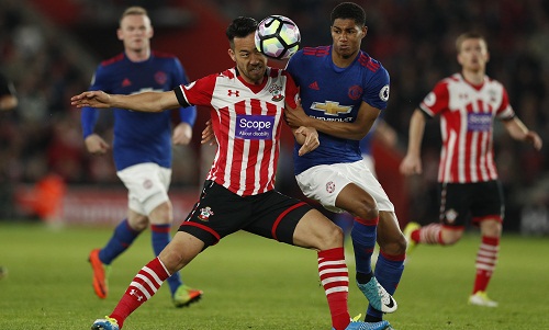 Thủ môn dự bị giúp Man Utd thoát thua Southampton