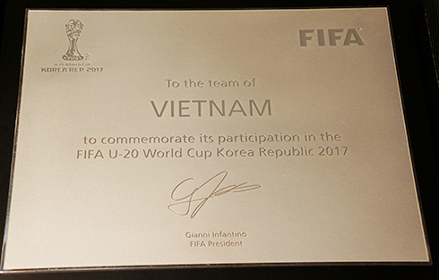 FIFA trao bảng danh vị cho U20 Việt Nam