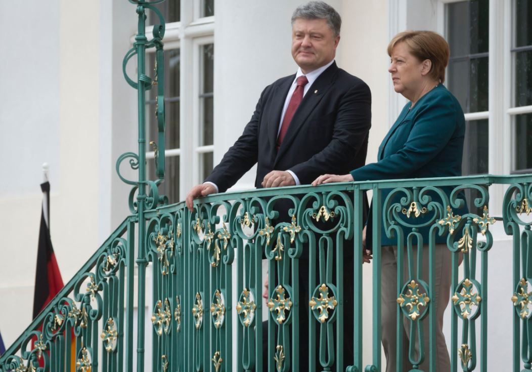 Tổng thống Ukraine xúc động mạnh bởi cuộc đối thoại với Thủ tướng Đức Merkel.