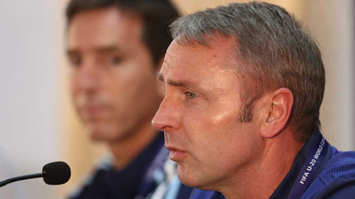HLV U20 Anh khó chịu khi bị nói thắng may mắn U20 Argentina