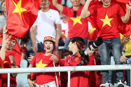 FIFA bất ngờ về CĐV Việt Nam