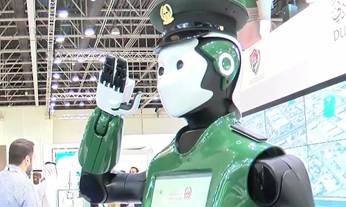 Robot cảnh sát bắt đầu tuần tra đường phố Dubai