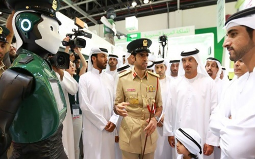 Robot cảnh sát đầu tiên trên thế giới xuất hiện tại Dubai