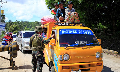 IS nhận trách nhiệm tấn công Marawi, hàng ngàn người tháo chạy