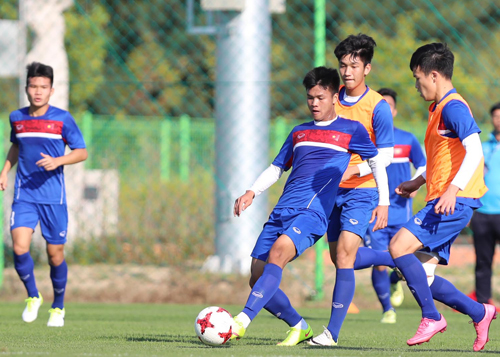 HLV Hoàng Anh Tuấn cho U20 Việt Nam đá pressing với Honduras