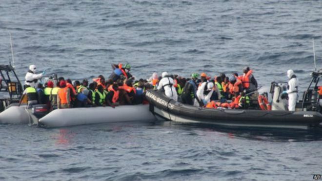 Trên biển Địa Trung hải trong 4 ngày, hơn 10 ngàn người tị nạn được cứu sống.