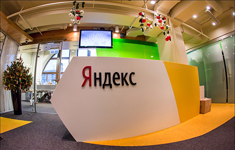 Các nhân viên an ninh khám xét các văn phòng của 'Яндекс' tại Kiev và Odessa.