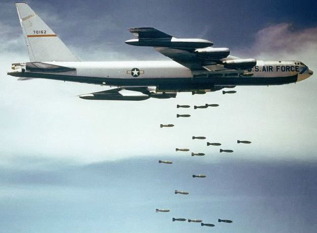 Mỹ đưa sang châu Âu các máy bay ném bom chiến lược, có khả năng mang vũ khí hạt nhân.