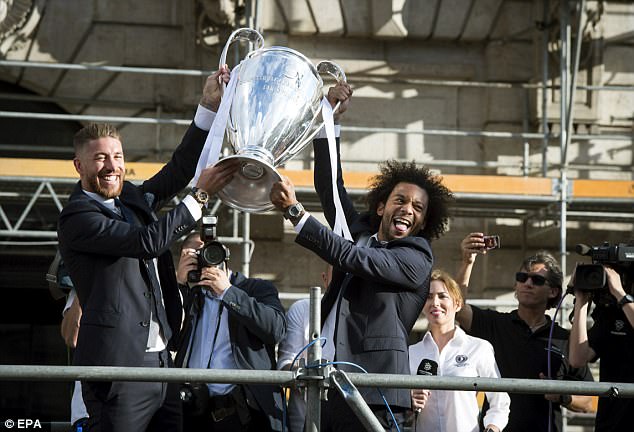 Real Madrid ăn mừng hoành tráng chưa từng thấy