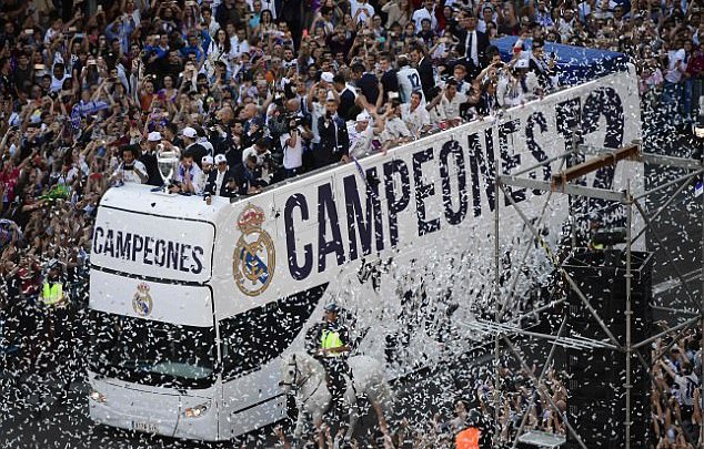 Real Madrid ăn mừng hoành tráng chưa từng thấy