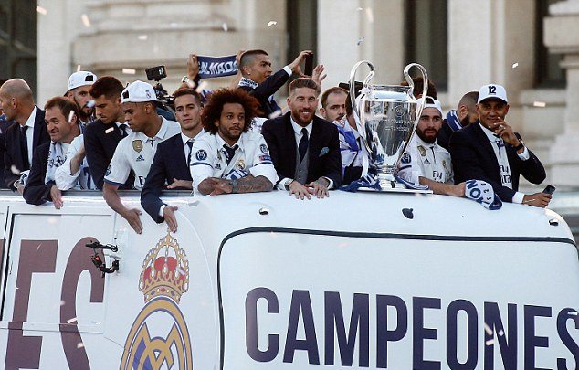 Real Madrid ăn mừng hoành tráng chưa từng thấy