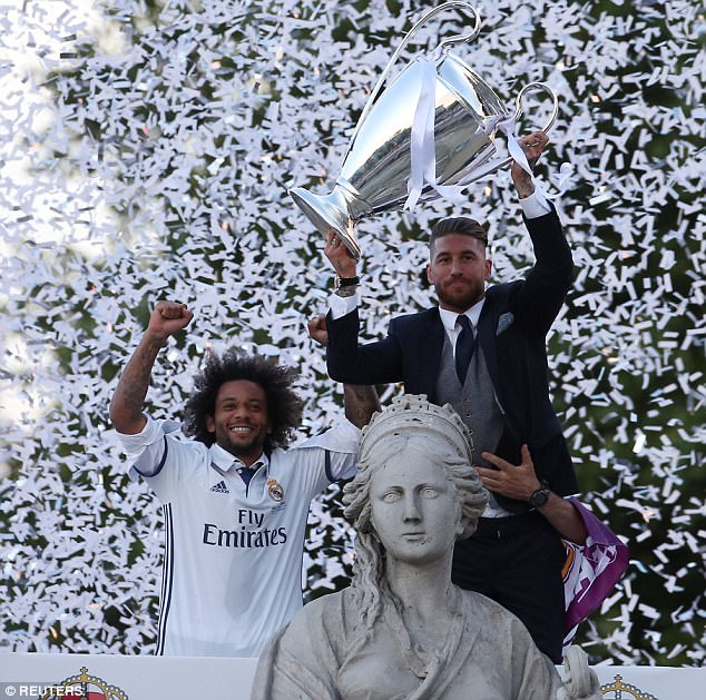 Real Madrid ăn mừng hoành tráng chưa từng thấy