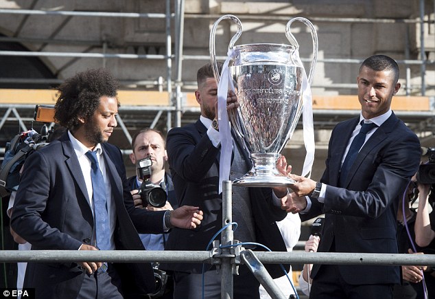 Real Madrid ăn mừng hoành tráng chưa từng thấy