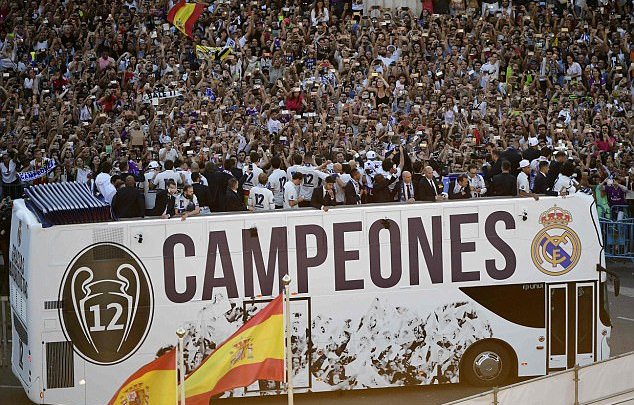 Real Madrid ăn mừng hoành tráng chưa từng thấy