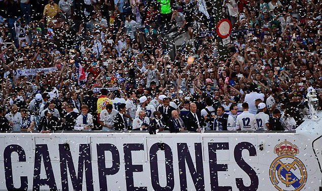 Real Madrid ăn mừng hoành tráng chưa từng thấy