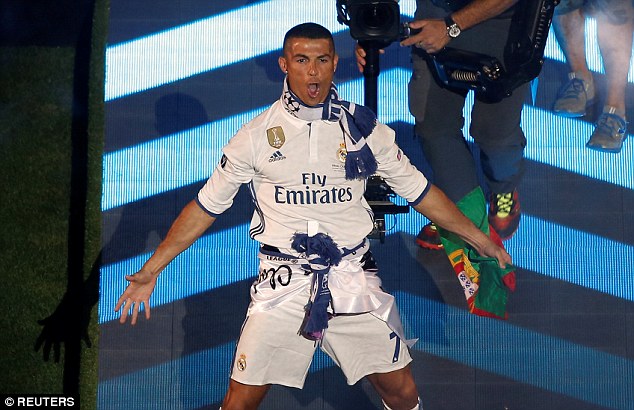 Real Madrid ăn mừng hoành tráng chưa từng thấy