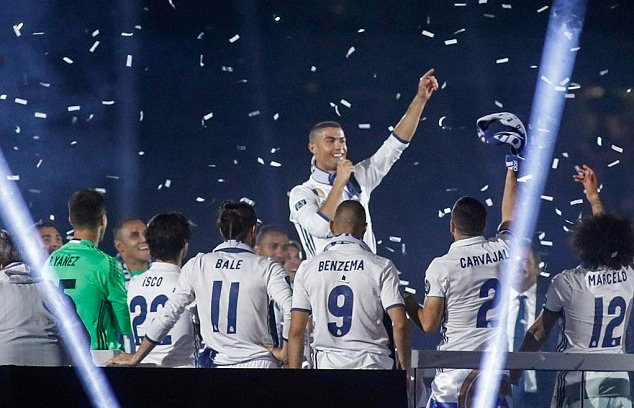 Real Madrid ăn mừng hoành tráng chưa từng thấy