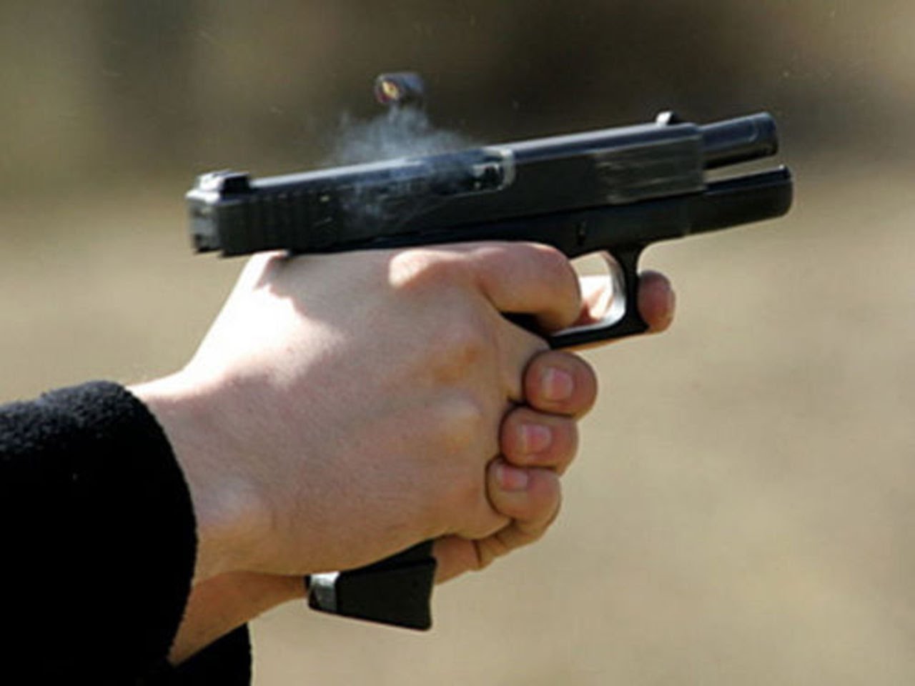 Tại trung tâm thành phố Odessa, hai nhóm sinh viên nổ súng bắn nhau.