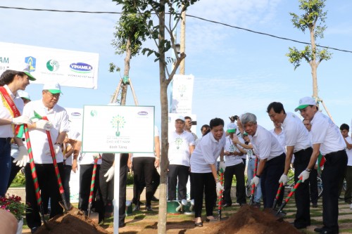 Vinamilk trồng hơn 110.000 cây xanh tại Bà Rịa – Vũng Tàu