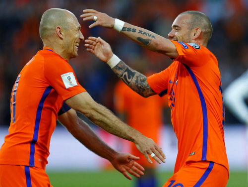 Hà Lan thắng đậm trong ngày Sneijder lập kỷ lục ra sân