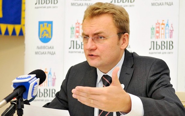 Thị trưởng Sadovoi cáo buộc Porosenko và Groisman phong tỏa chuyện chở rác của Lvov