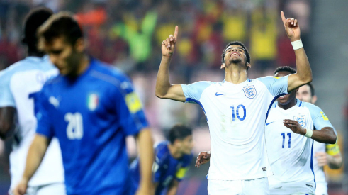 Tân binh Liverpool giúp Anh thắng đậm Italy ở U20 World Cup