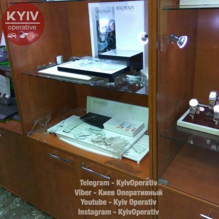 Tại Kiev, cửa hàng đồng hồ bị trộm đột nhập, với tổn thất hơn 3 triệu gr.