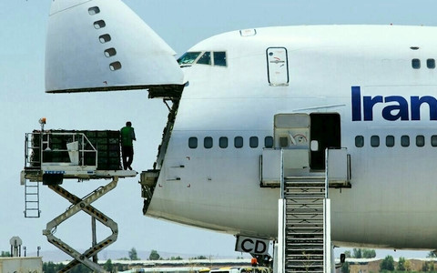 Iran mở thêm đường bay và gửi lương thực tới Qatar