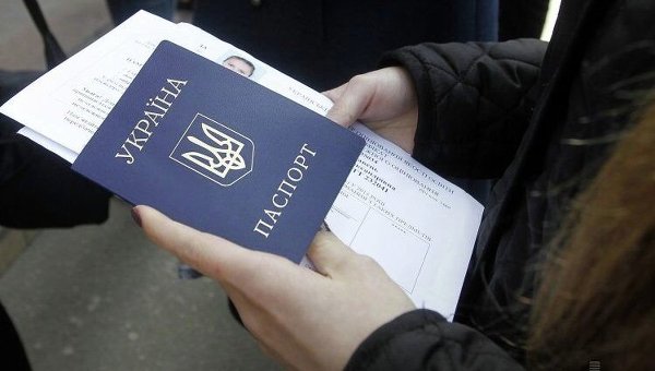 Người dân Ukraine tại các vùng tạm bị chiếm sẽ được cấp hộ chiếu sinh học sau khi được kiểm tra đặc biệt.