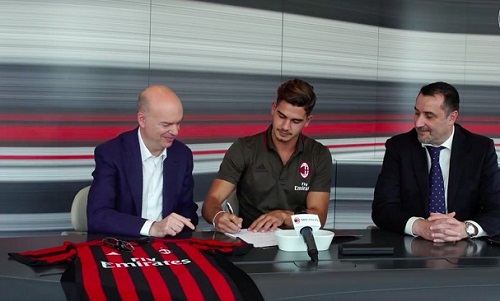 AC Milan mua tiền đạo giá 42,5 triệu đôla từ Porto
