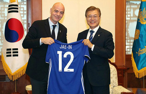 Tổng thống Hàn Quốc đề nghị đồng tổ chức World Cup với Triều Tiên
