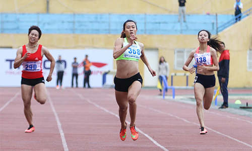 Tú Chinh về nhất 200m, vượt thành tích HC vàng SEA Games 28