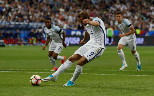 Pháp đánh bại Anh dù chơi trong thế 10 người