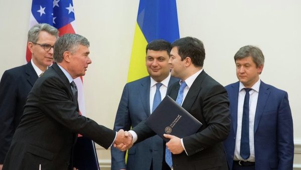 Quốc hội Ukraine và Mỹ ký thỏa thuận hợp tác.